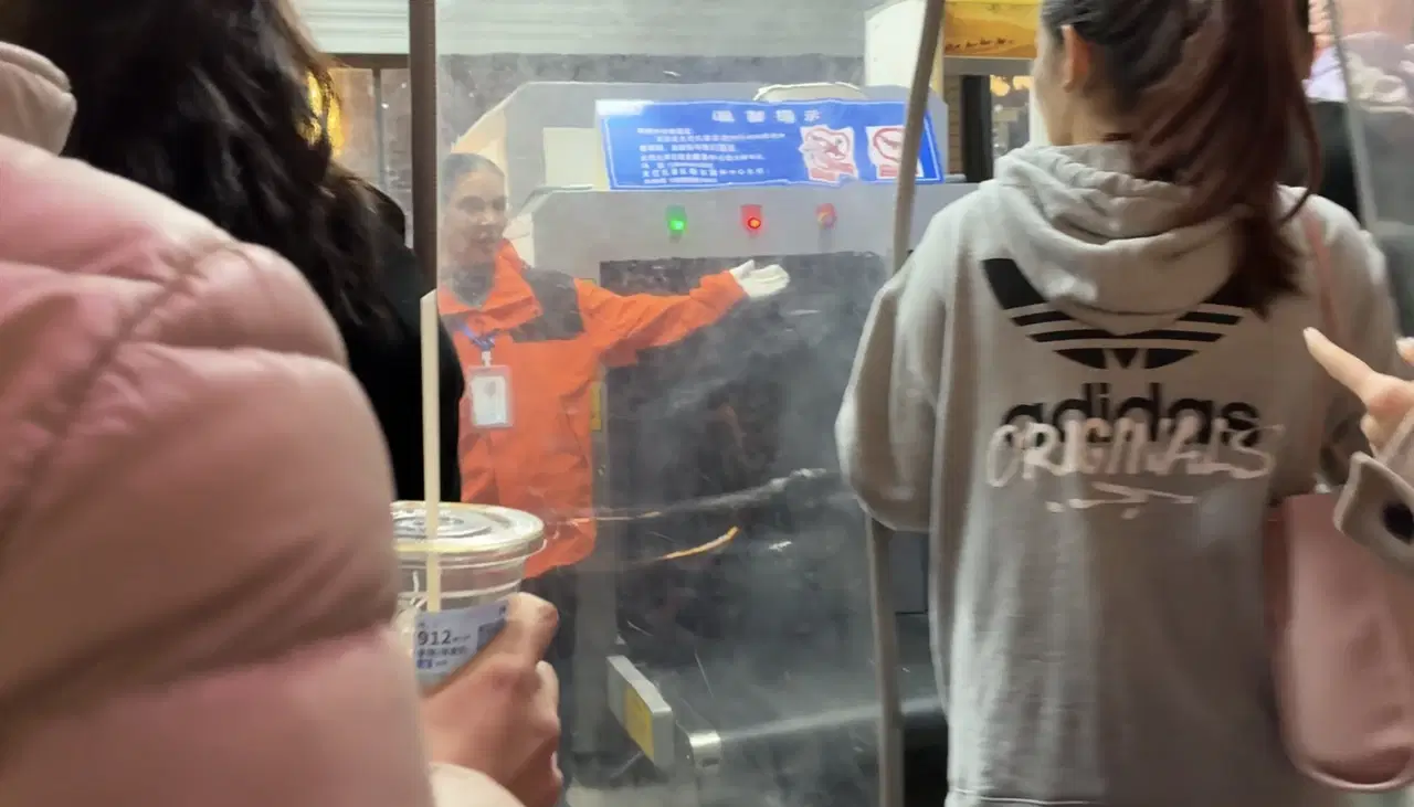 Çin’in davetiyle Sincan Uygur Özerk Bölgesi ziyareti: Başşehir Urumçi’de gördüklerimiz, bize anlatılanlar ve perde ardındakiler... 18 Çin’in davetiyle Sincan Uygur Özerk Bölgesi ziyareti: Başşehir Urumçi’de gördüklerimiz, bize anlatılanlar ve perde ardındakiler...