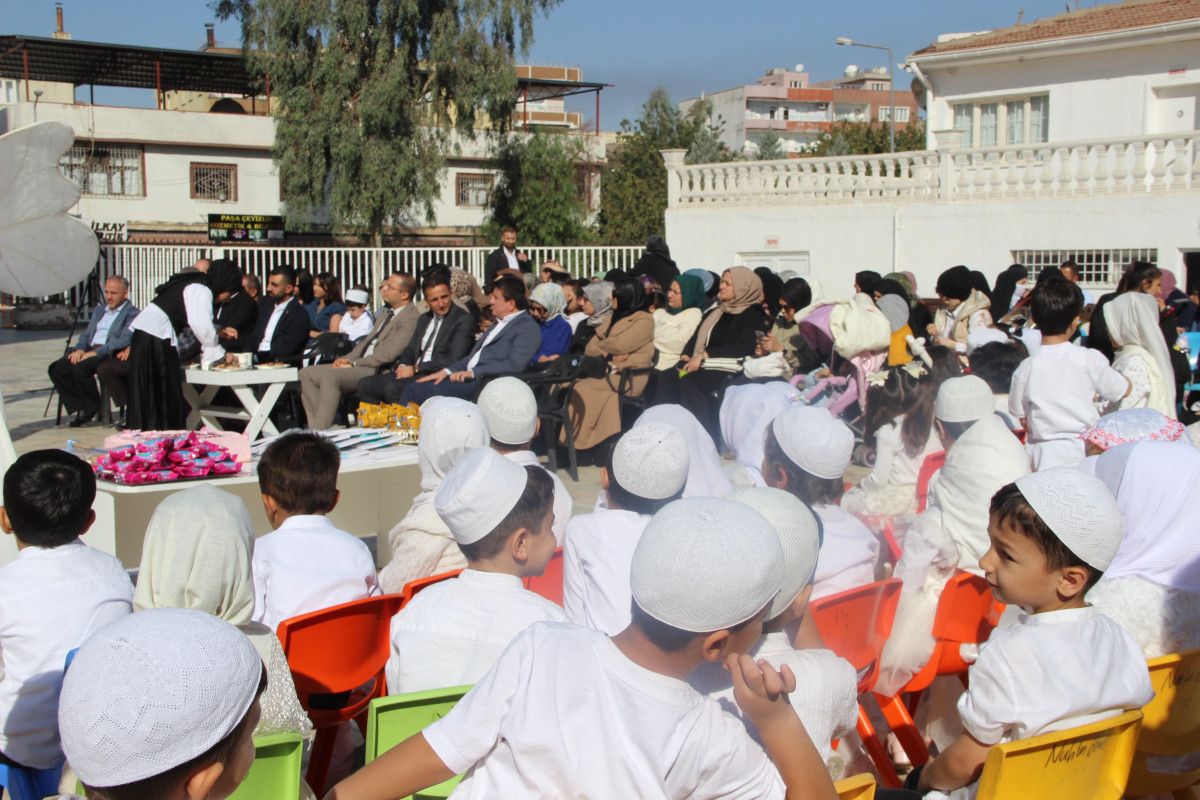 Cizre'de Miniklere Özel Anlamlı Bed-i Besmele Töreni Düzenlendi 1 Cizre'de Miniklere Özel Anlamlı Bed-i Besmele Töreni Düzenlendi
