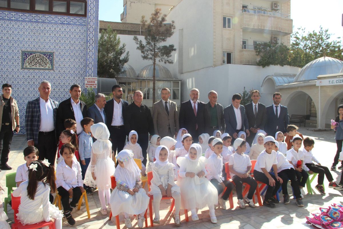 Cizre'de Miniklere Özel Anlamlı Bed-i Besmele Töreni Düzenlendi 6 Cizre'de Miniklere Özel Anlamlı Bed-i Besmele Töreni Düzenlendi