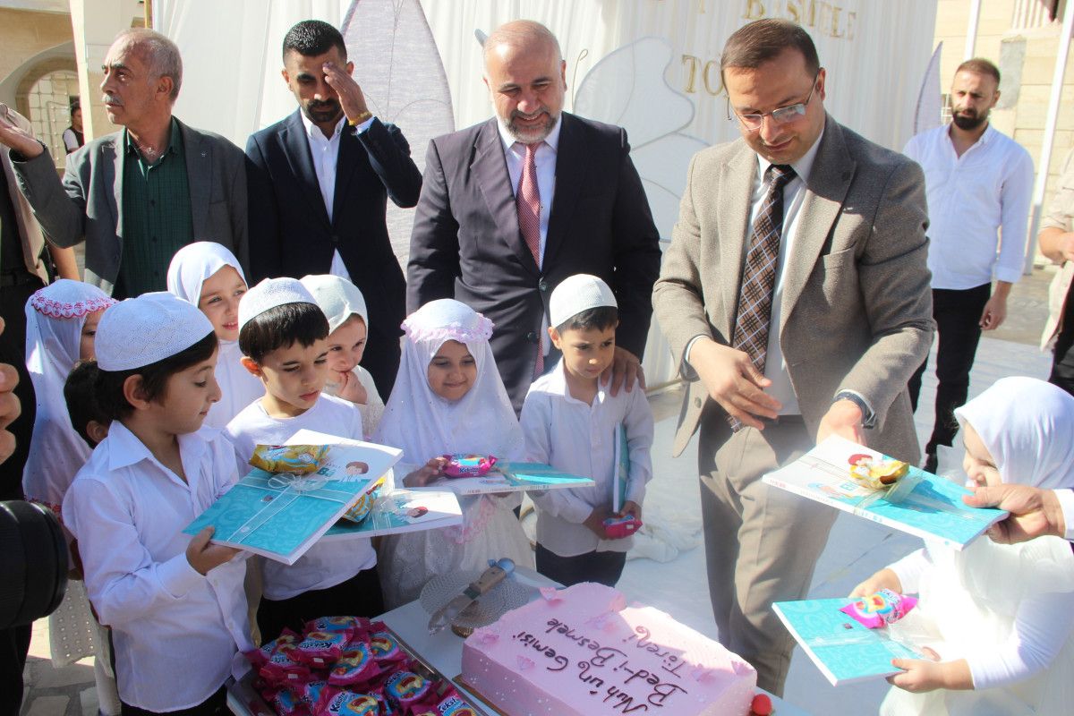 Cizre'de Miniklere Özel Anlamlı Bed-i Besmele Töreni Düzenlendi 7 Cizre'de Miniklere Özel Anlamlı Bed-i Besmele Töreni Düzenlendi