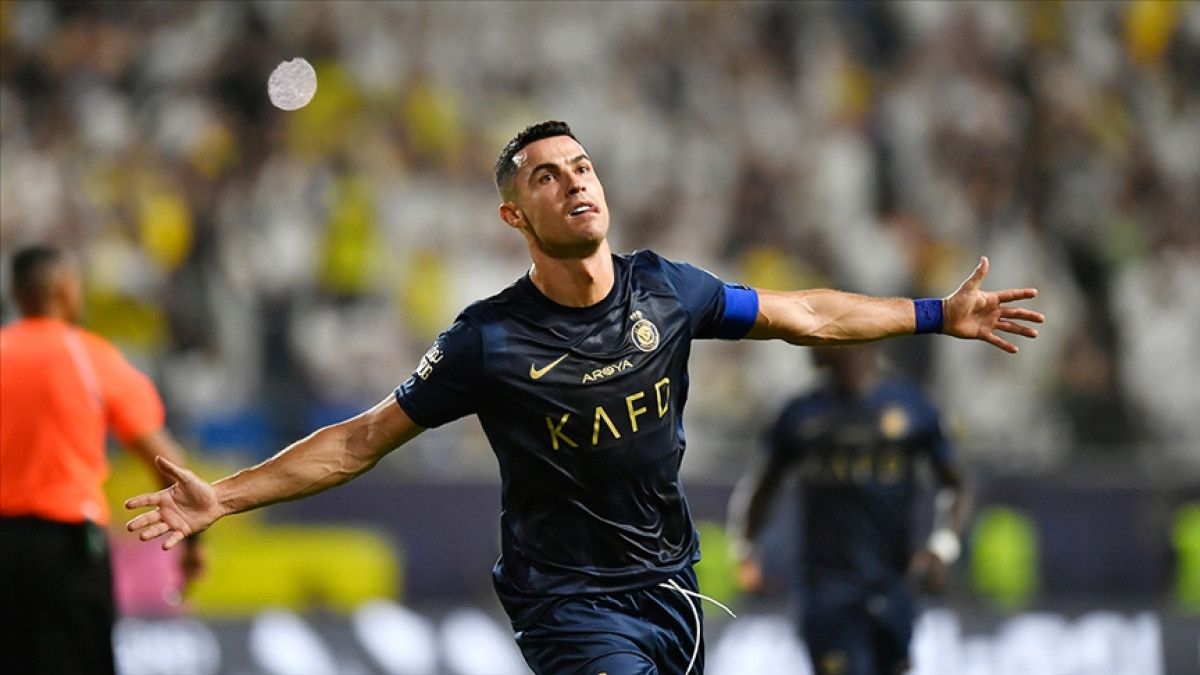 Cristiano Ronaldo'dan Şaşırtan Açıklama: Messi mi, Ronaldo mu? Alçakgönüllük Yok!