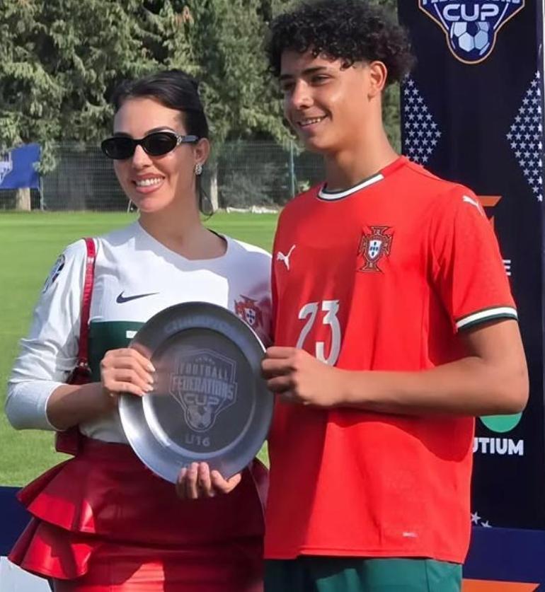 Cristiano Ronaldo'nun oğlu Antalya'ya geldi! Sürpriz bir isim özel jetle eşlik etti: Gurur duyuyorum 3 Cristiano Ronaldo'nun oğlu Antalya'ya geldi! Sürpriz bir isim özel jetle eşlik etti: Gurur duyuyorum