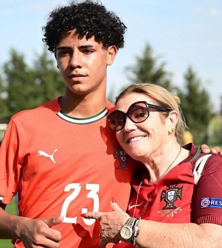 Cristiano Ronaldo'nun oğlu Antalya'ya geldi! Sürpriz bir isim özel jetle eşlik etti: Gurur duyuyorum 1 Cristiano Ronaldo'nun oğlu Antalya'ya geldi! Sürpriz bir isim özel jetle eşlik etti: Gurur duyuyorum