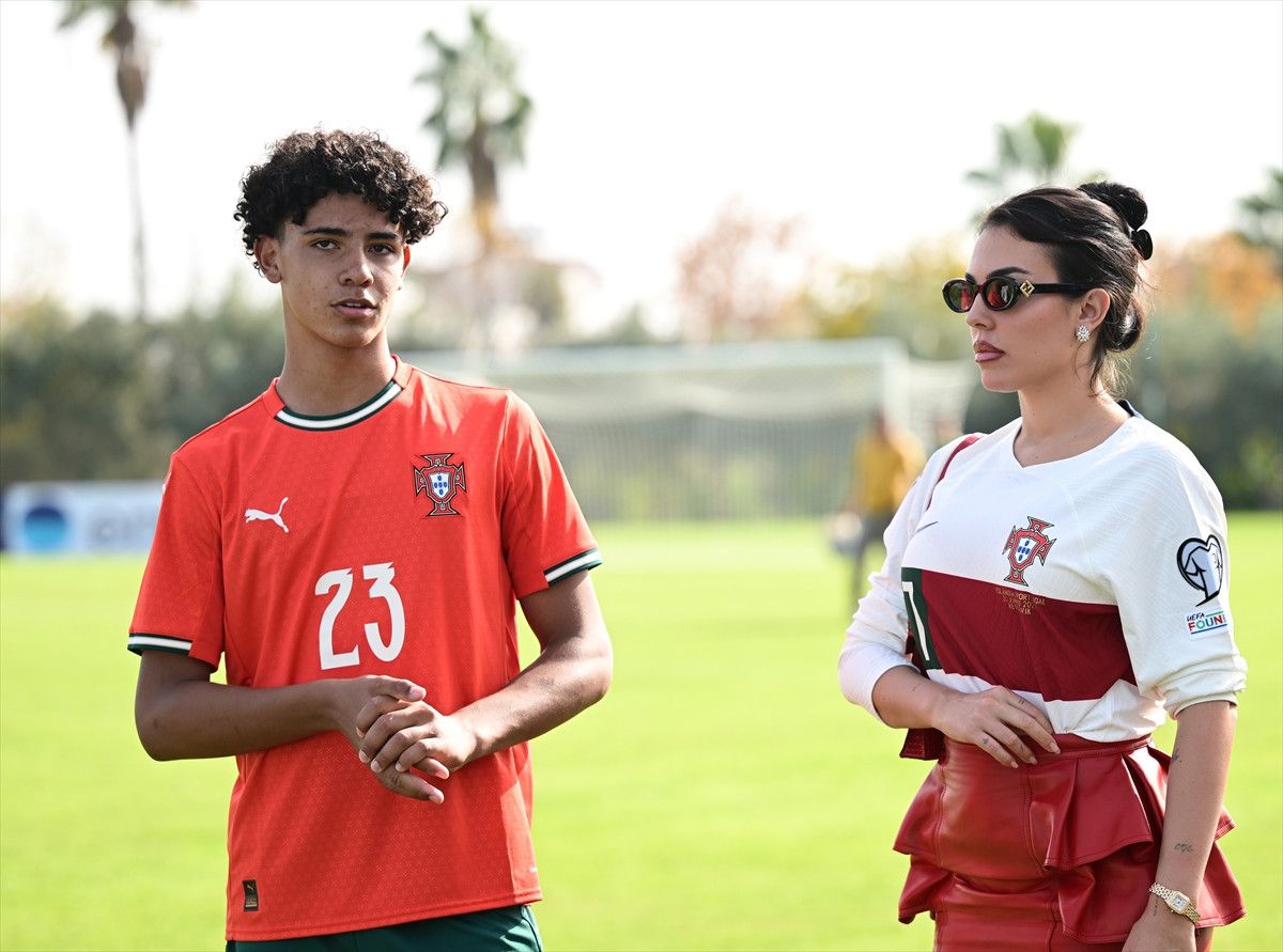 Cristiano Ronaldo'nun Oğlu ile Antalya'da Şampiyonluğa Ulaşan Portekiz! 🚀⚽️ 9 Cristiano Ronaldo'nun Oğlu ile Antalya'da Şampiyonluğa Ulaşan Portekiz! 🚀⚽️