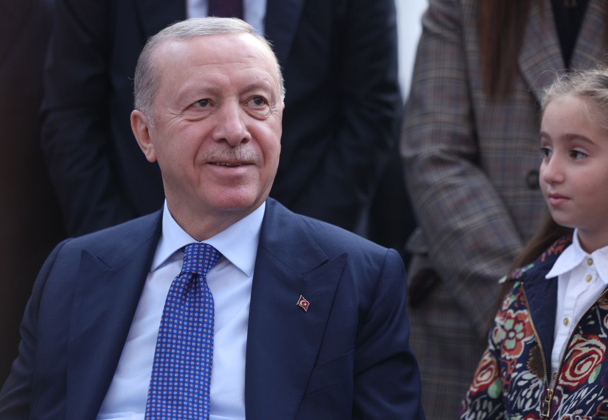 Cumhurbaşkanı Erdoğan Usta Eller Sanatçıları Çarşısı’nı Ziyaret Etti: Sigarayı Bırakmayı Taahhüt Et, Takipteyiz!