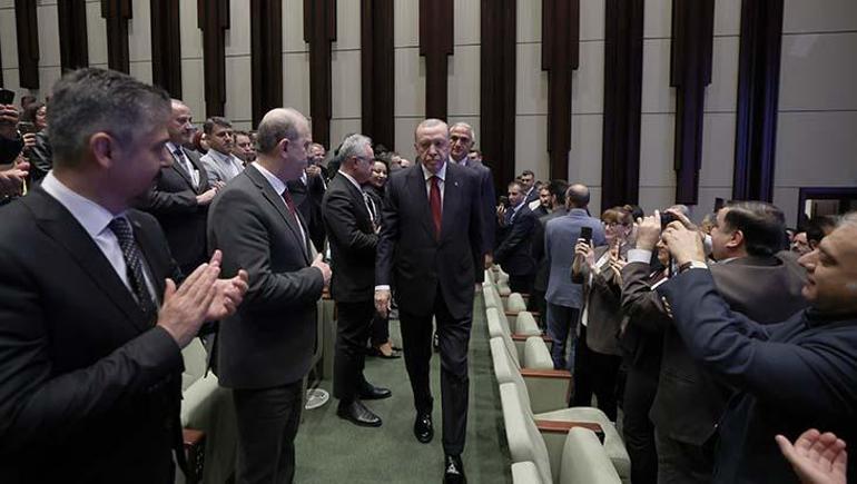 Cumhurbaşkanı Erdoğan'dan Özel'e sert cevap: 'Ayarları bozulmuş hakaret otomatı gibi ağzından çıkanı kulağı duymuyor' 1 Cumhurbaşkanı Erdoğan'dan Özel'e sert cevap: 'Ayarları bozulmuş hakaret otomatı gibi ağzından çıkanı kulağı duymuyor'