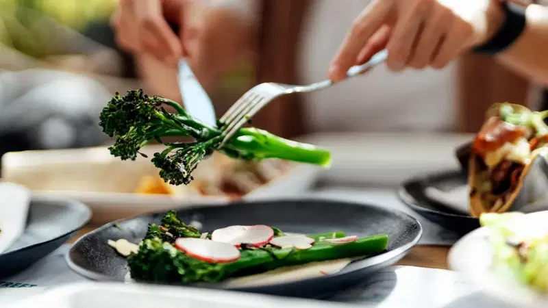 Daha alımlı kokmanızı sağlayacak yiyecekler neler? 2 Daha alımlı kokmanızı sağlayacak yiyecekler neler?