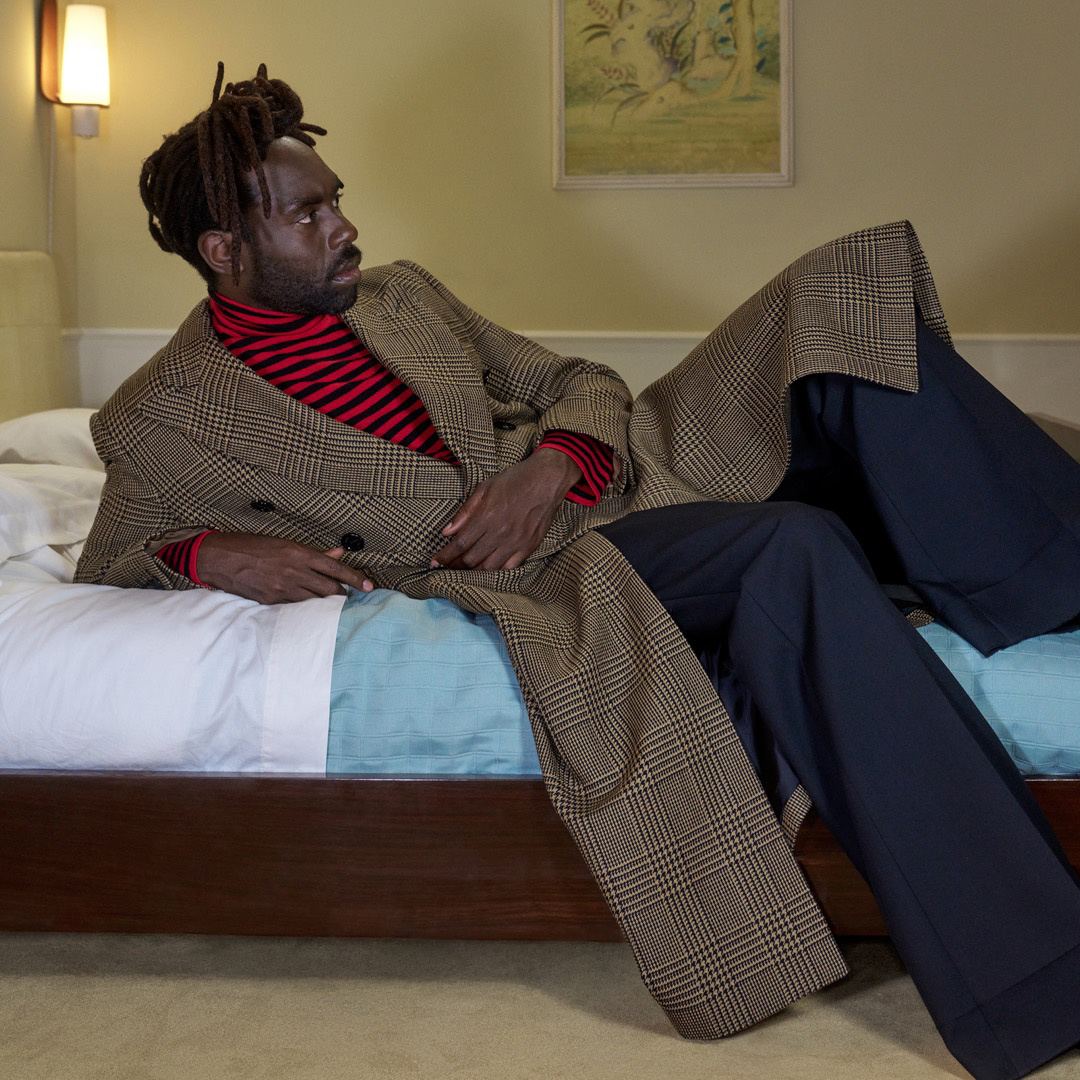 Dakota Johnson, Valentino’nun Yeni Kampanyasında: “Nocturne” ile Başlayan Bir Hikaye 3 Dakota Johnson, Valentino’nun Yeni Kampanyasında: “Nocturne” ile Başlayan Bir Hikaye