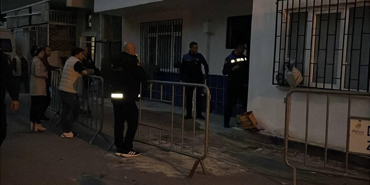 Darıca’da Şok Gelişme! İki Bina Kolonları Çatladı, Vatandaşlar Evlerini Terk Etmek Zorunda Kaldı!