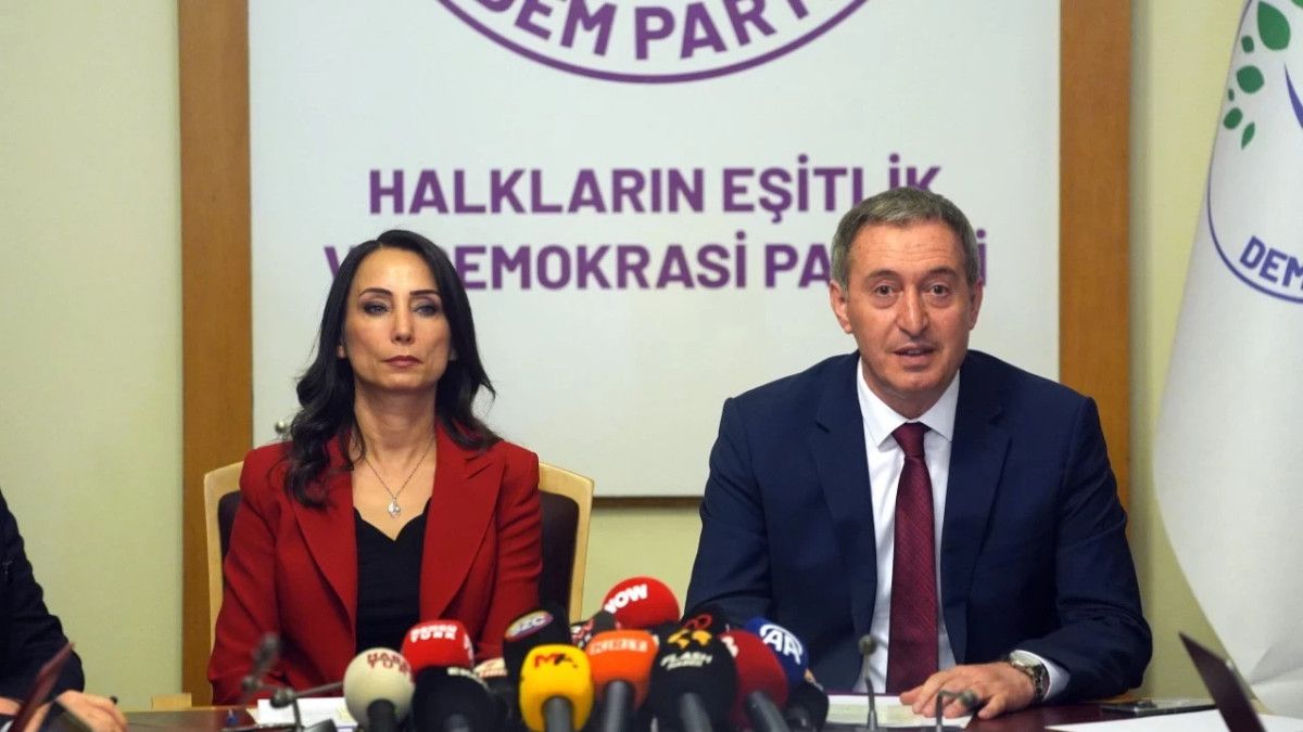 DEM Parti, Selahattin Demirtaş'ı Ziyaret Edecek: Siyasetin Nabzı Burada Atacak! 2 DEM Parti, Selahattin Demirtaş'ı Ziyaret Edecek: Siyasetin Nabzı Burada Atacak!