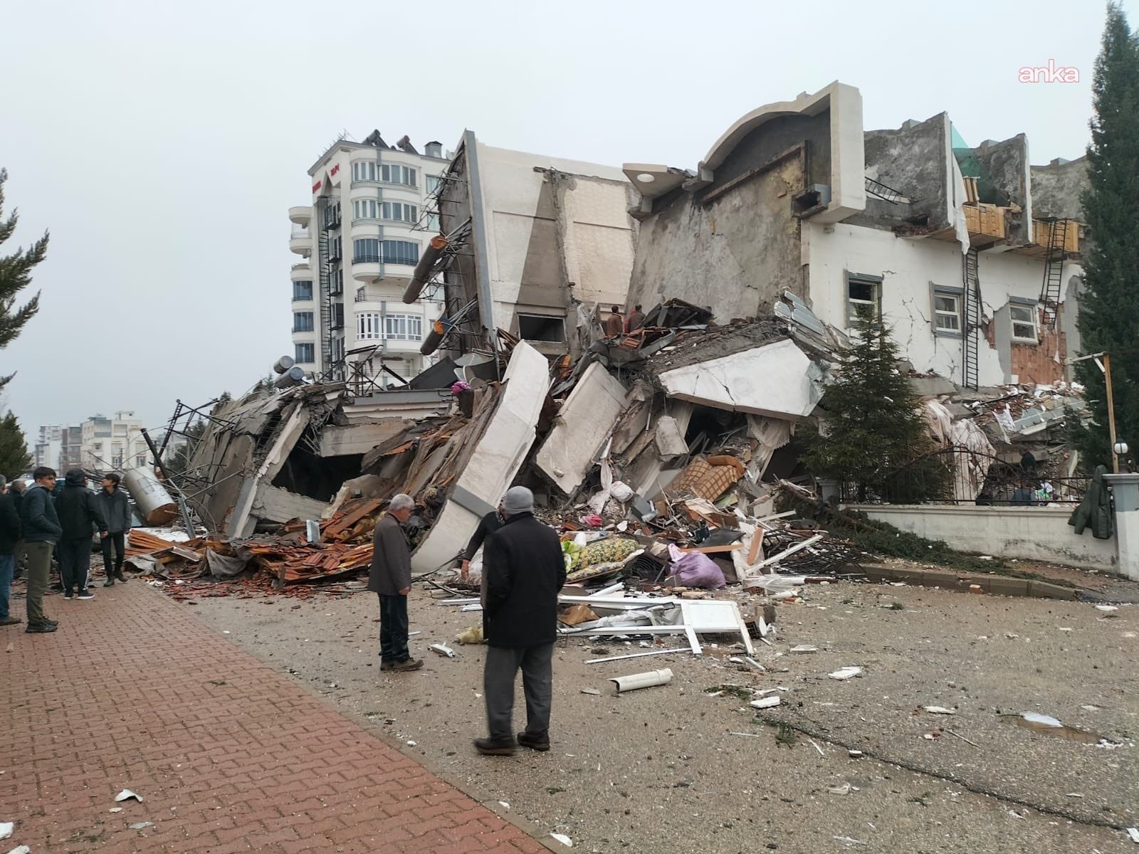 Depremde 65 Canımızı Yitirdi: Sueda Kent Sitesi Davasında Önemli Rapor Açıklandı! 1 Depremde 65 Canımızı Yitirdi: Sueda Kent Sitesi Davasında Önemli Rapor Açıklandı!