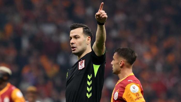 Derbi Dolu Sıcak Bir Geceden Çarpıcı Yorumlar: Galatasaray ve Trabzonspor'da Yıldızların Parladığı An! 14 Derbi Dolu Sıcak Bir Geceden Çarpıcı Yorumlar: Galatasaray ve Trabzonspor'da Yıldızların Parladığı An!