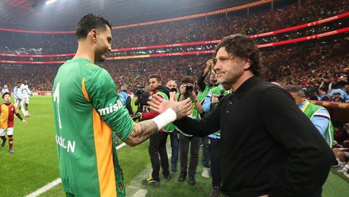 Derbi Dolu Sıcak Bir Geceden Çarpıcı Yorumlar: Galatasaray ve Trabzonspor'da Yıldızların Parladığı An! 3 Derbi Dolu Sıcak Bir Geceden Çarpıcı Yorumlar: Galatasaray ve Trabzonspor'da Yıldızların Parladığı An!