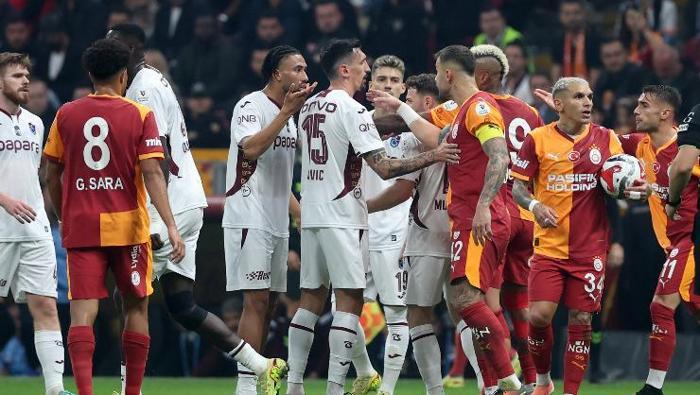 Derbi Dolu Sıcak Bir Geceden Çarpıcı Yorumlar: Galatasaray ve Trabzonspor'da Yıldızların Parladığı An! 5 Derbi Dolu Sıcak Bir Geceden Çarpıcı Yorumlar: Galatasaray ve Trabzonspor'da Yıldızların Parladığı An!