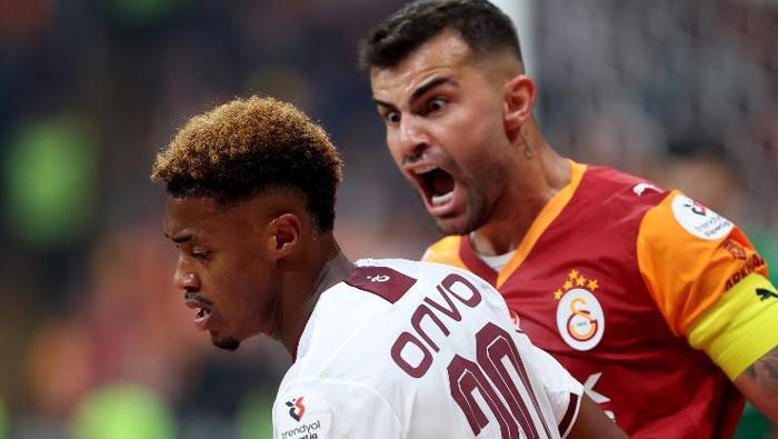 Derbi Dolu Sıcak Bir Geceden Çarpıcı Yorumlar: Galatasaray ve Trabzonspor'da Yıldızların Parladığı An! 6 Derbi Dolu Sıcak Bir Geceden Çarpıcı Yorumlar: Galatasaray ve Trabzonspor'da Yıldızların Parladığı An!
