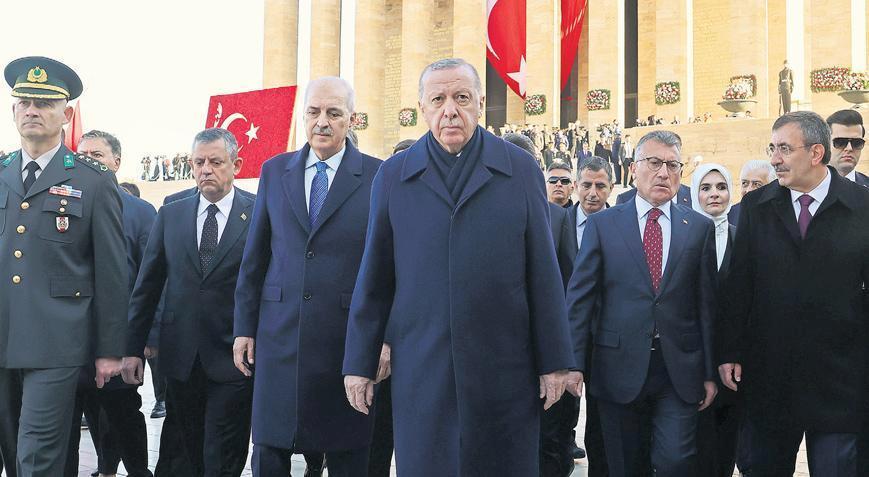 Devlet erkanı Ata’nın huzurunda