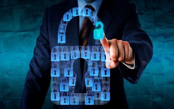 Dijital Dünyanın Tehlikeleri: Telefonunuzda Bulunan Gizli Tehditler! 8 Dijital Dünyanın Tehlikeleri: Telefonunuzda Bulunan Gizli Tehditler!