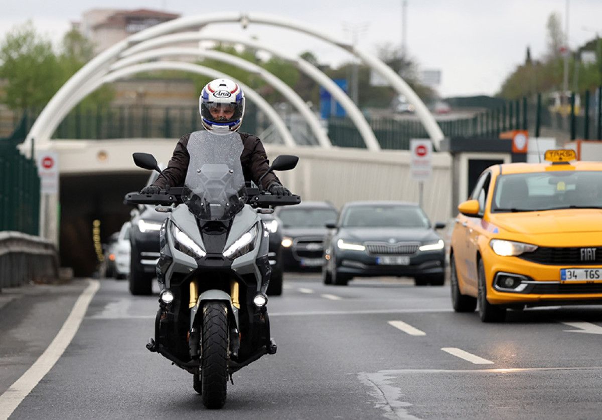 Dikkat! Bisiklet, Motosiklet ve Traktör Kullanıcıları İçin Eldiven ve Koruma Gözlüğü Zorunluluğu