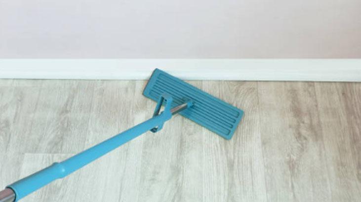 Diz çökmeye gerek yok! Bu sihirli karışımla süpürgelikler tertemiz 3 Diz çökmeye gerek yok! Bu sihirli karışımla süpürgelikler tertemiz