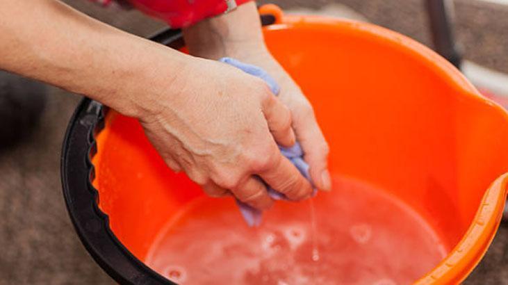 Diz çökmeye gerek yok! Bu sihirli karışımla süpürgelikler tertemiz 7 Diz çökmeye gerek yok! Bu sihirli karışımla süpürgelikler tertemiz