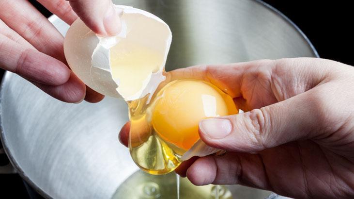 Dokununca adeta elinize yapışıyor! Yumurta kokusunu kolayca yok eden taktik 1 Dokununca adeta elinize yapışıyor! Yumurta kokusunu kolayca yok eden taktik