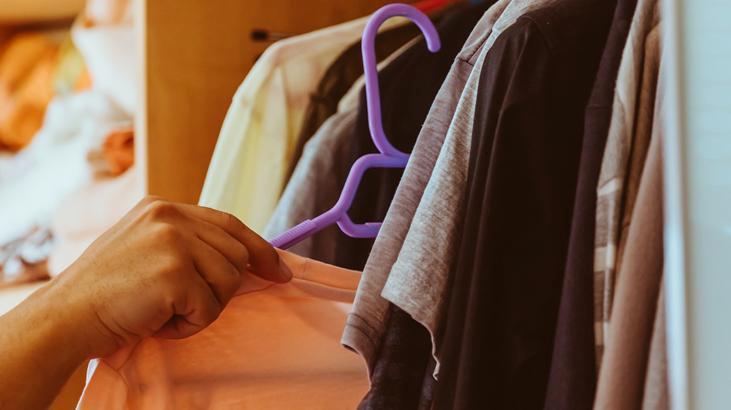 Dolap dağınıklığına ‘ters askı’ çözümü! En basit hileyle 1 haftada en hızlı sonuç