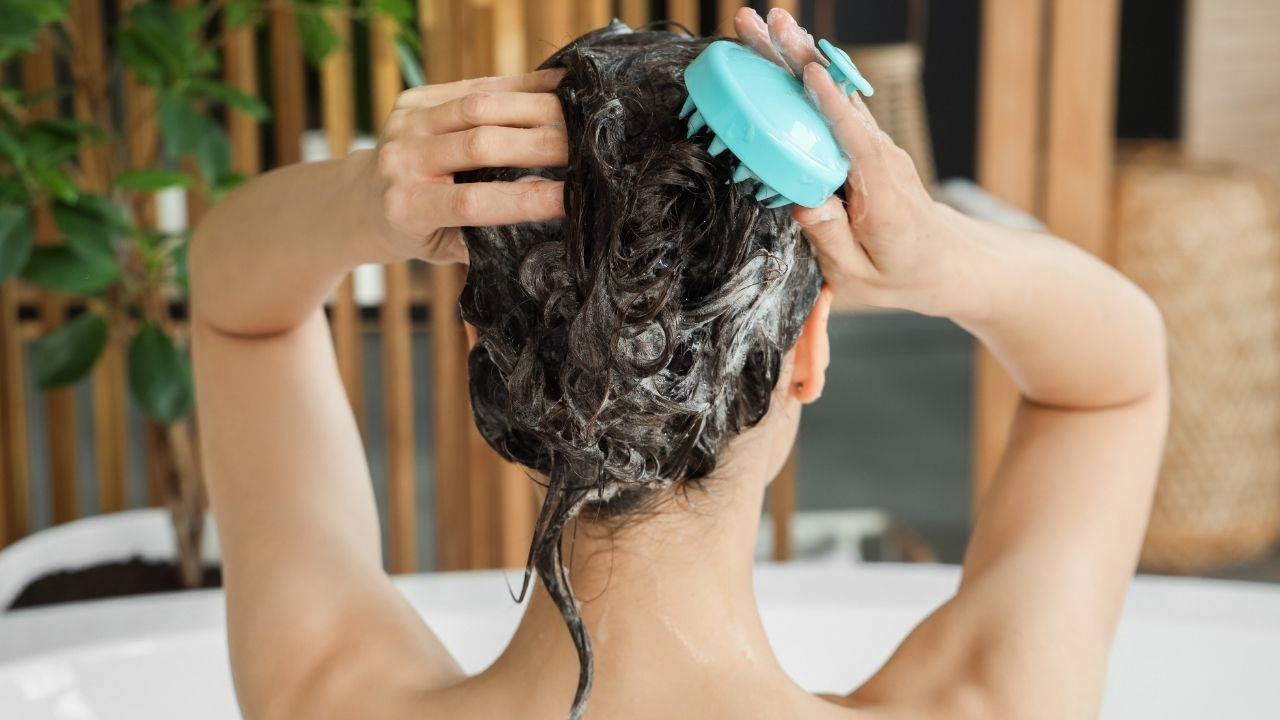 Dolgun ve canlı saçlara kavuşmanın sırrı: Saç tellerine hacim kazandırmanın tesirli 10 yolu