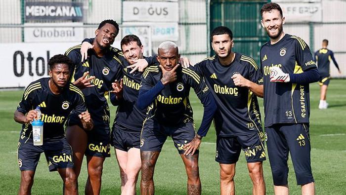 Domenico Tedesco'nun Viktoria Plzen İçin Çarpıcı Hamleleri ve Jhon Duran Sürprizi! 3 Domenico Tedesco'nun Viktoria Plzen İçin Çarpıcı Hamleleri ve Jhon Duran Sürprizi!