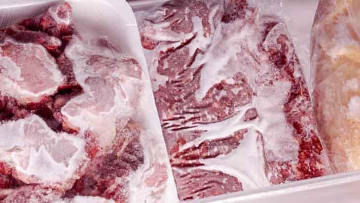 Donmuş eti 5 dakikada çözdürün! 2 tencerenin arasına koyup dökün: Alüminyum hata