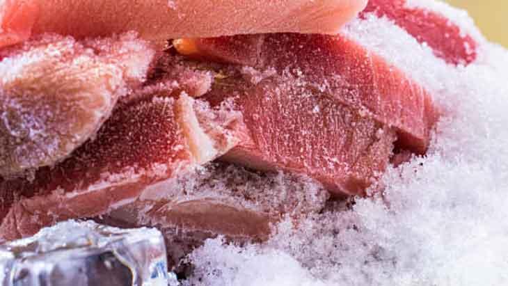 Donmuş eti 5 dakikada çözdürün! 2 tencerenin arasına koyup dökün: Alüminyum hata