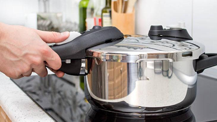 Düdüklü tencere düdüğü nasıl kullanılır? Kapağın yönüne bakın, duyan rahatlıyor