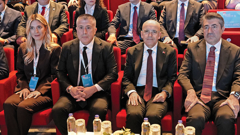 Dünya Gazetesi’nin düzenlediği zirvede konuşan Mehmet Şimşek:  “Program envai çeşit şokla test edildi, raydan çıkmadı”