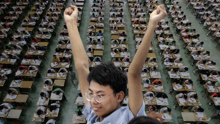 Dünyanın en zor sınavı Çin’de! 10 saatlik ‘Gaokao’ gençlerin hayatını tüketiyor