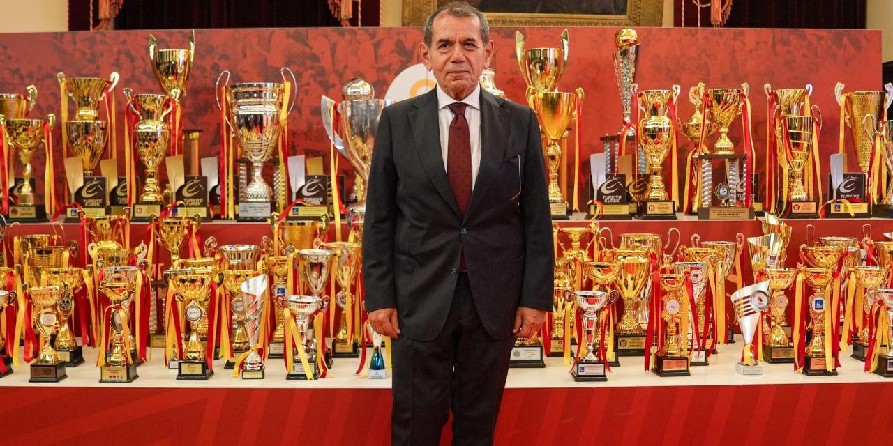 Dursun Özbek, Yılın Frankofon Şahsiyeti Ödülünü Kucakladı!