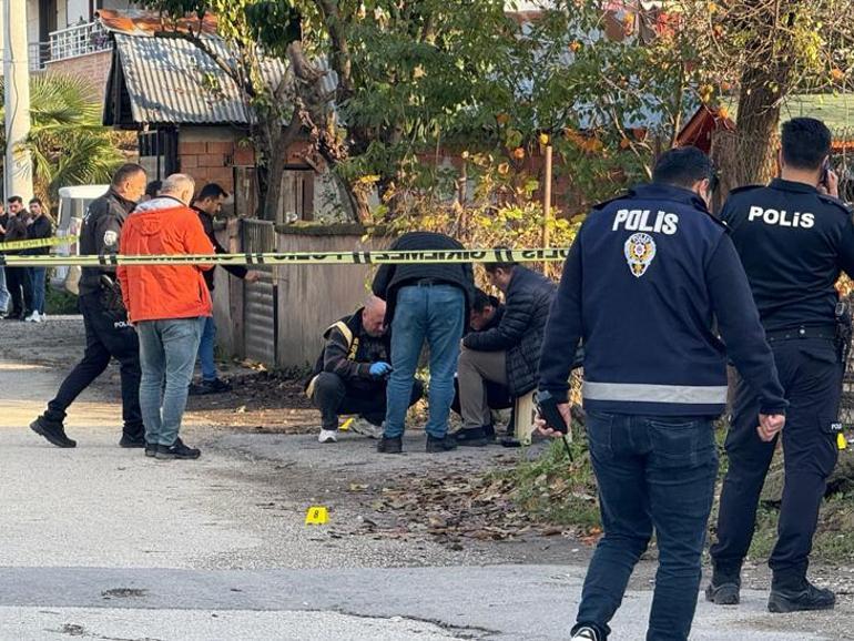 Düzce'de iki aile arasındaki taşlı sopalı kavgada ortalık savaş alanına döndü: 5 yaralı 3 Düzce'de iki aile arasındaki taşlı sopalı kavgada ortalık savaş alanına döndü: 5 yaralı