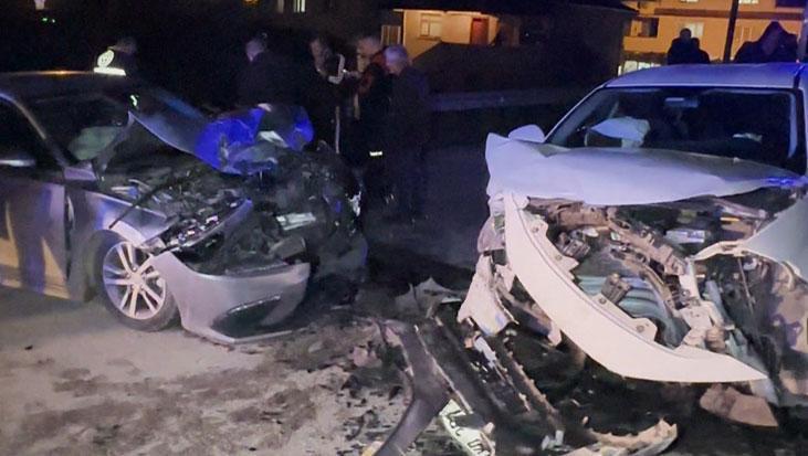 Düzce’de korkunç kaza! Otomobiller kafa kafaya çarpıştı: 7 kişi yaralandı