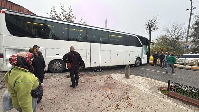 Edirne’de trafik felç oldu! Kaygan yolda kayan otobüs şehri kilitledi 2 Edirne’de trafik felç oldu! Kaygan yolda kayan otobüs şehri kilitledi