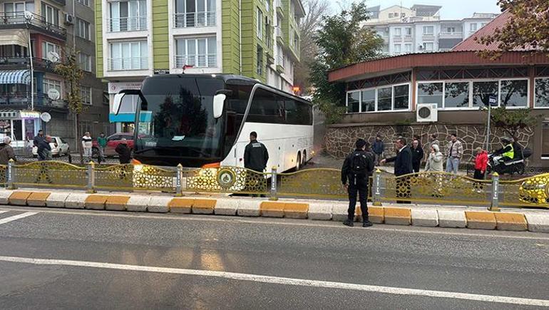Edirne’de trafik felç oldu! Kaygan yolda kayan otobüs şehri kilitledi 3 Edirne’de trafik felç oldu! Kaygan yolda kayan otobüs şehri kilitledi