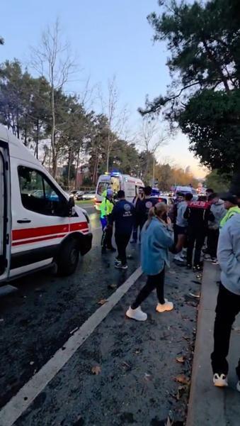 Ehliyetsiz sürücü dehşet saçtı! Kırmızı ışıkta geçti, otomobile çarptı: 2'si çocuk 3 yaralı