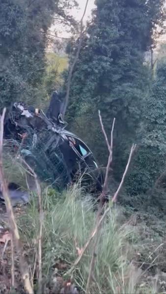 Ehliyetsiz sürücü dehşet saçtı! Kırmızı ışıkta geçti, otomobile çarptı: 2'si çocuk 3 yaralı