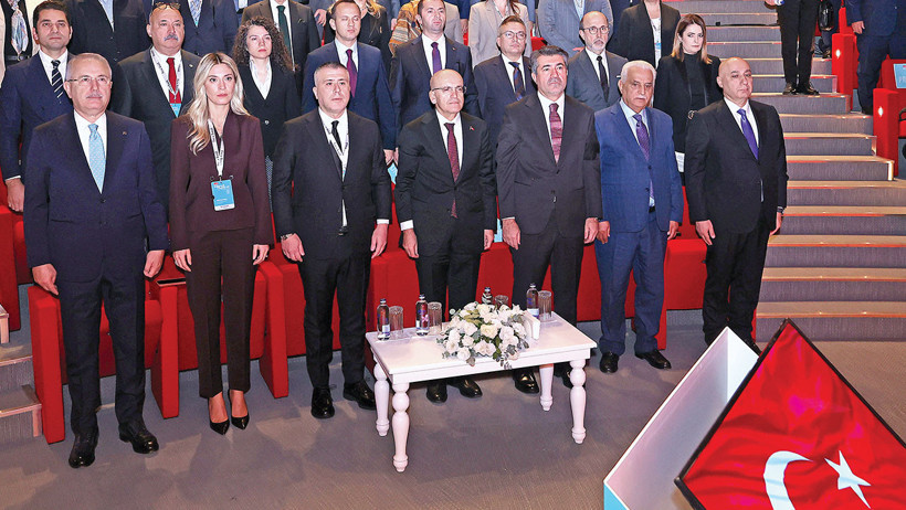 Ekonomi yönetimi, finans ve reel sektör temsilcileri DÜNYA’nın zirvesinde buluştu