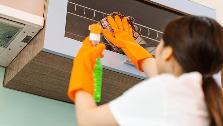 En iyi yağ sökücü evdeymiş! Mutfak dolaplarını böyle temizleyin, farkı görün