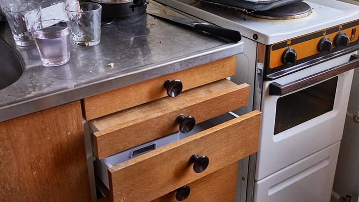 En iyi yağ sökücü evdeymiş! Mutfak dolaplarını böyle temizleyin, farkı görün