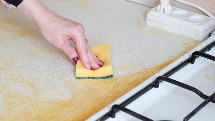 En iyi yağ sökücü evdeymiş! Mutfak dolaplarını böyle temizleyin, farkı görün