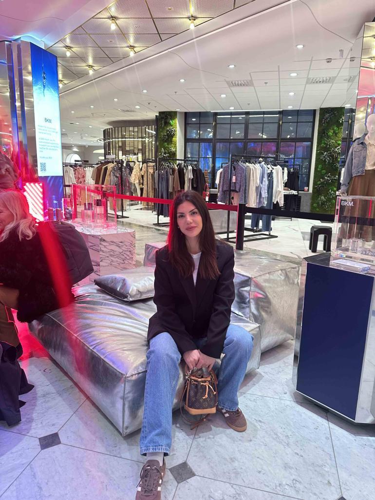 En zor karar! İsveç'te 30 metrekare evde yerde uyudu: 'Her şeye sıfırdan başladım'