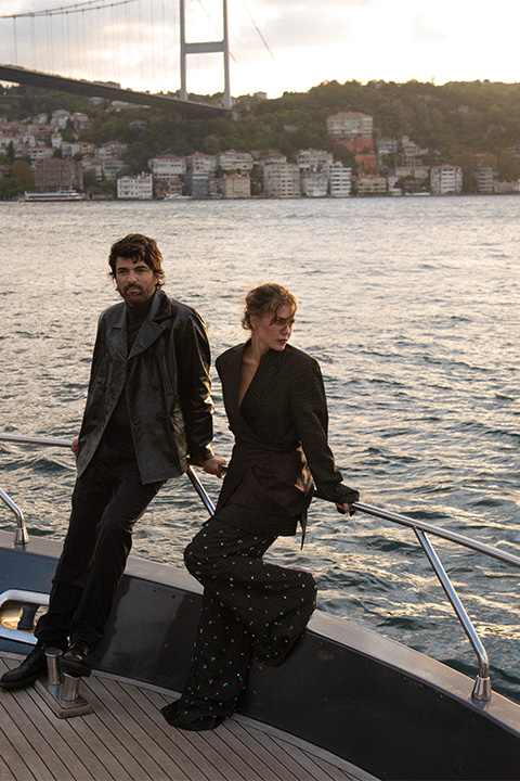 "Enfes Bir Akşam"ın Başrol Oyuncuları Aslı Enver, Engin Akyürek