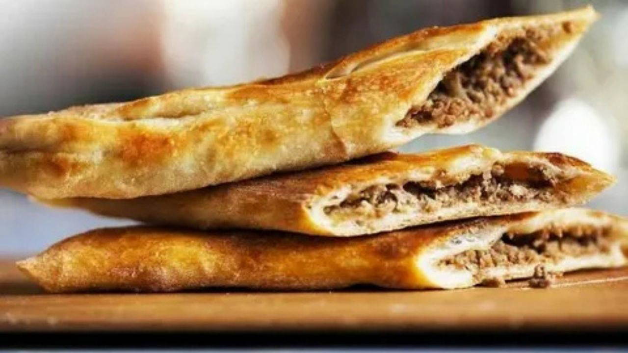 Enfes lokanta lezzetini sofralarınıza taşıyın: Kıymalı kapalı pide tanımı