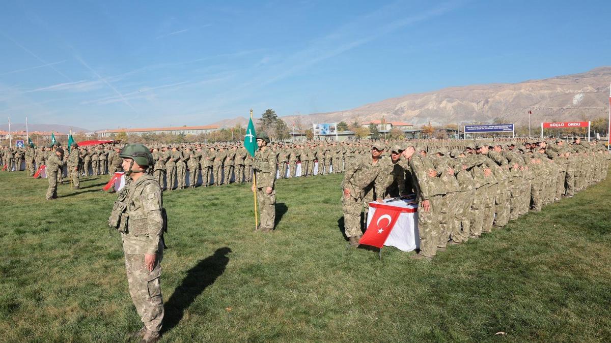Erzincan’da Duygu Dolu Bir An: Bedelli Erlerin Yemin Töreni