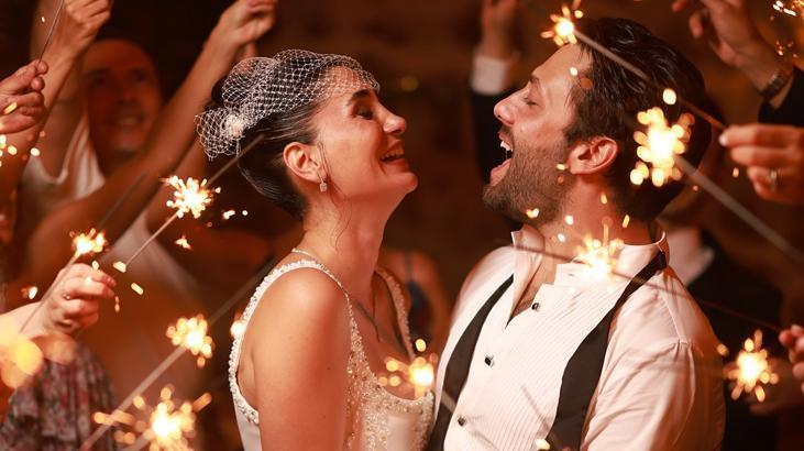 Eşinin doğum gününde aşka geldi! 'Seni seviyorum'