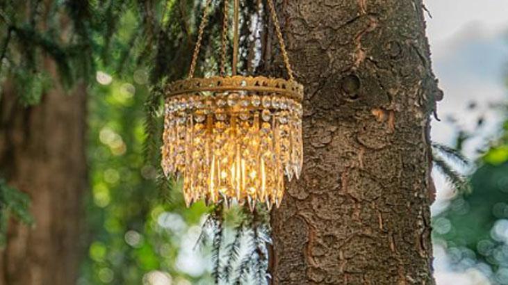 Eski avizeyi atmayın! Bahçeniz için kuşlarla dolu yemliğe dönüşsün 3 Eski avizeyi atmayın! Bahçeniz için kuşlarla dolu yemliğe dönüşsün